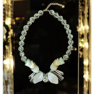 Vintage art deco lightweight moulded crystal necklace 🍃 🤍💚 🍃